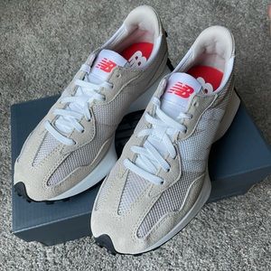 New Balance 327, size 7, beige, white
